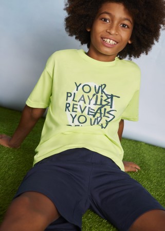 Komplet dzianinowy, koszulka z krótkim rękawem z napisami oraz szorty dla chłopca Mayoral