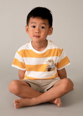 Komplet dzianinowy koszulka z krótkim rękawem w pasy i szorty dla chłopca Mayoral