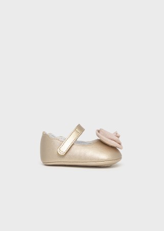 Buty baleriny niechodki z ozdobnym kwiatuszkiem dla niemowlęcia Mayoral